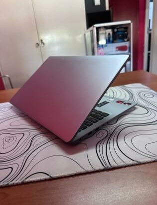 Lenovo Ideapad 1 AMD Ryzen 3 7320U 8GB RAM 512GB SSD