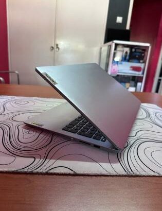 Lenovo Ideapad 1 AMD Ryzen 3 7320U 8GB RAM 512GB SSD