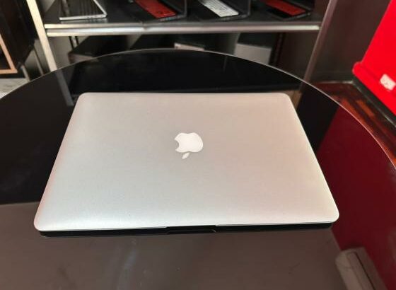 MacBook Air 13” (2017) i5 8GB RAM 128GB SSD