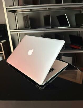 MacBook Air 13” (2017) i5 8GB RAM 128GB SSD
