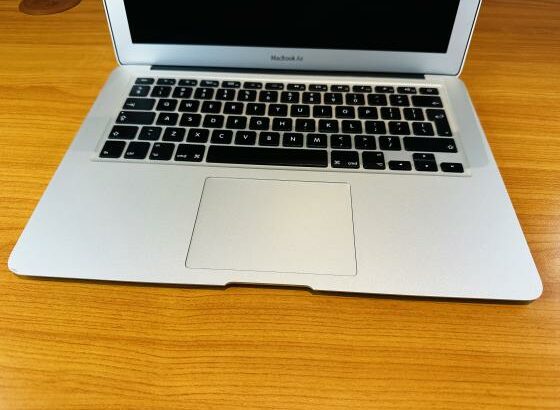 MacBook Air 2015 Limpinho Em Promoção Entrega Gratuita Maputo/Matola  Intel Core I5 1.60 GHZ  8GB RAM  256 GB SSD NVME  13.3 Inch (1440×900) Intel HD