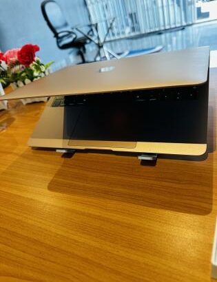 MacBook Air 2019 Retina Display  Gold and Limited Edition  13.3-Inch 128 GB SSD  1.60GHZ  8GB 2133 MHZ Intel UHD Graphics 2 GB  13.3 inch 2560×1600 Ba