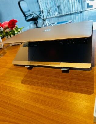 MacBook Air 2019 Retina Gold Edition 13.3” 128GB SSD 8GB RAM