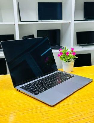 MacBook Air 2020 Apple M1 8GB RAM 256GB SSD Tela 13.3″