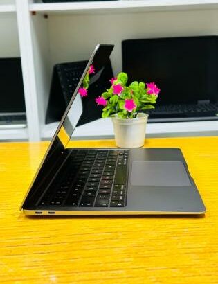 MacBook Air 2020 Apple M1 8GB RAM 256GB SSD Tela 13.3″
