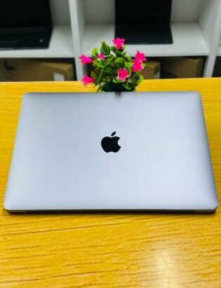 MacBook Air 2020 Apple M1 8GB RAM 256GB SSD Tela 13.3″