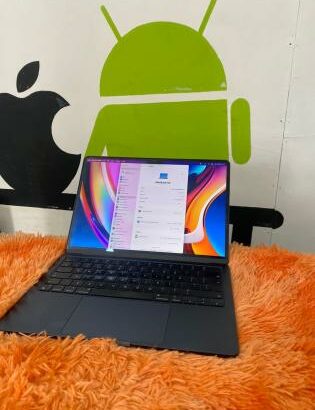 MacBook Air 2022 M2 8GB 256GB SSD 13.6”