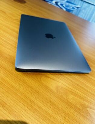 SEMI-NOVO MacBook Air 2019  Retina Display 13-Inch  1.6GHZ Intel core I5  8GB 2133MHZ 128  GB SSD  intel UHD Graphis 617 1536MB  Preço :43.500.00MT