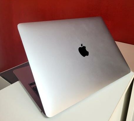 MacBook Pro 2020 M1 TouchBar 512GB SSD 8GB RAM