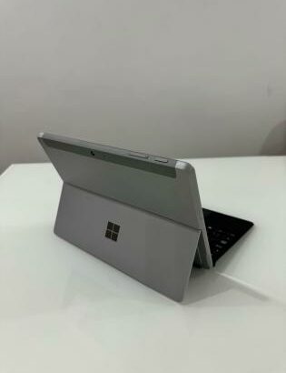 Microsoft Surface go 2 M3 8th 256GB SSD 10.5” Touch