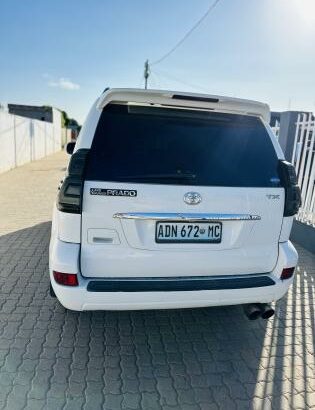 *Toyota Prado*  Ano 2004 Motor 3.4cc Leather seats  AC Full House 5 portas Pneus novos Spotlights  Escadas laterais   *825.000.00 MT*  📍Maputo-Cidade