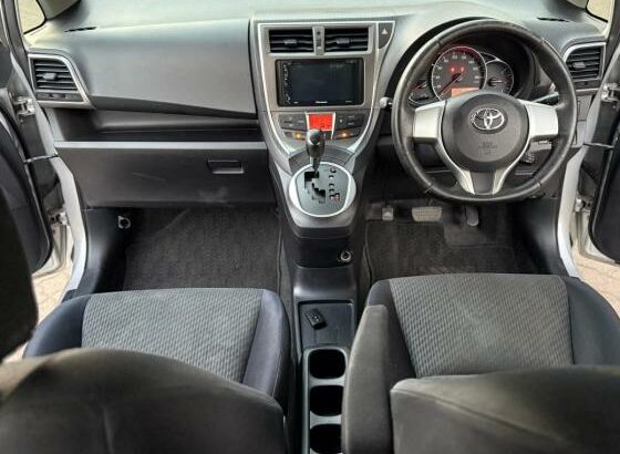 Toyota Ractis 2011 1.5