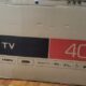 TV TCL de 40 polegadas conectada a uma TV box android.