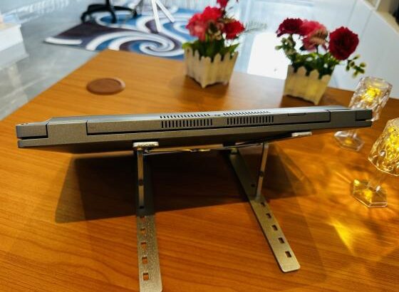 UltraBook Machine Dell Latitude 5420 11Th Generation  Intel core I5-1135U 8  CPUs ,8 GB DDR4 SDRAM,256  GB Storage SSD , 13.3 Polegadas, IntelIris Xe
