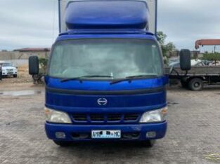 Hino Dutro Contentorizado