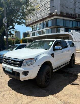 Ford Ranger XLT 2013 com Canopy