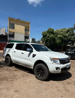 Ford Ranger XLT 2013 com Canopy