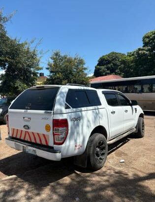 Ford Ranger XLT 2013 com Canopy