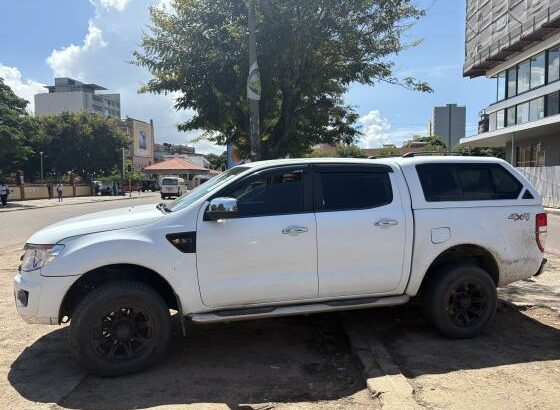Ford Ranger XLT 2013 com Canopy