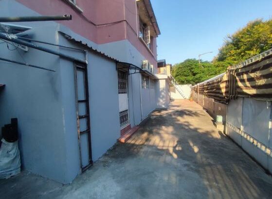 Arrendamento de Moradia T4 no bairro central perto do comando da Cidade