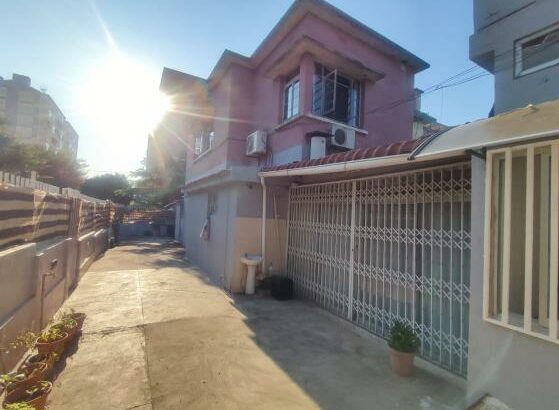 Arrendamento de Moradia T4 no bairro central perto do comando da Cidade