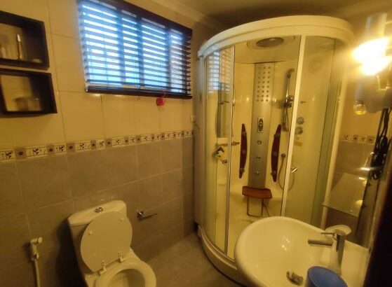 Arrendamento de Moradia T4 no bairro central perto do comando da Cidade