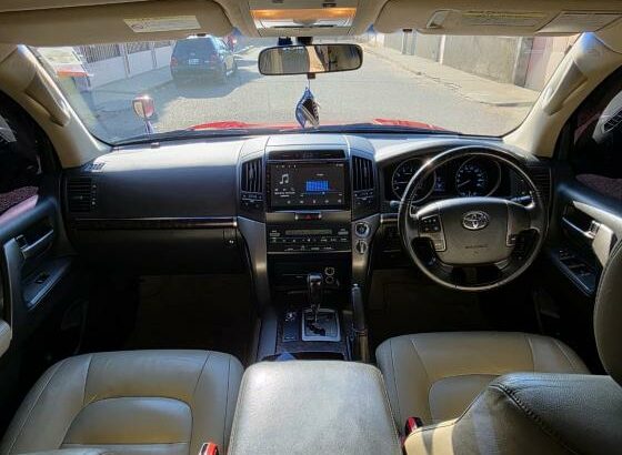 Toyota | Land Cruiser 200 | 2013 | Recém-importada 🎁