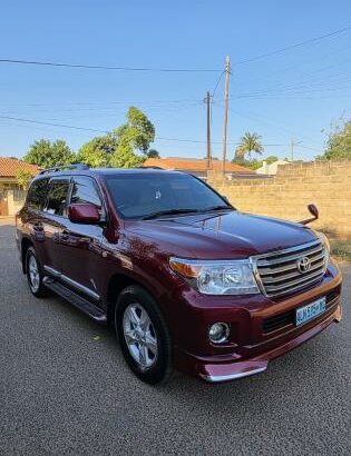 Toyota | Land Cruiser 200 | 2013 | Recém-importada 🎁