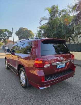 Toyota | Land Cruiser 200 | 2013 | Recém-importada 🎁