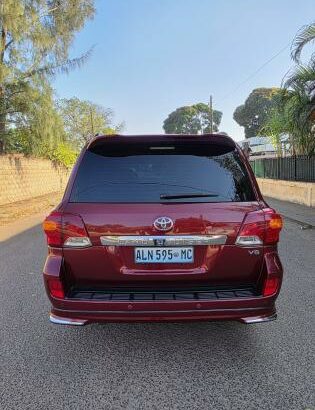 Toyota | Land Cruiser 200 | 2013 | Recém-importada 🎁
