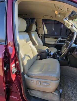 Toyota | Land Cruiser 200 | 2013 | Recém-importada 🎁