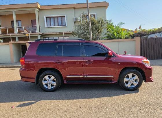 Toyota | Land Cruiser 200 | 2013 | Recém-importada 🎁