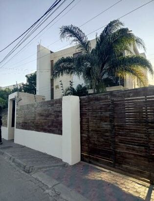 Arrenda-se está bela Moradia, tipo4 no bairro da costa do sol triunfo