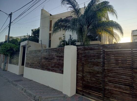 Arrenda-se está bela Moradia, tipo4 no bairro da costa do sol triunfo