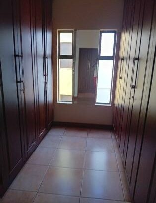 Arrenda-se está bela Moradia, tipo4 no bairro da costa do sol triunfo