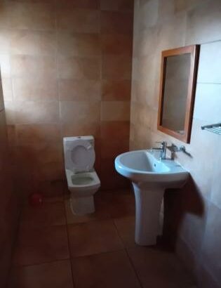 Arrenda-se este bela Moradia, tipo4 no bairro da costa do sol triunfo