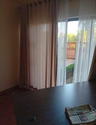 Arrenda-se este bela Moradia, tipo4 no bairro da costa do sol triunfo