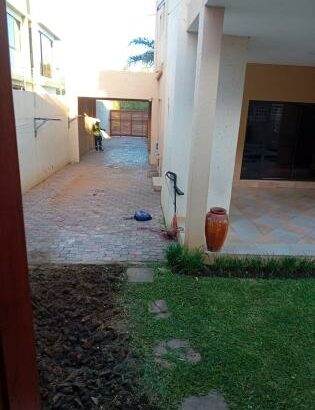 Arrenda-se está bela Moradia, tipo4 no bairro da costa do sol triunfo