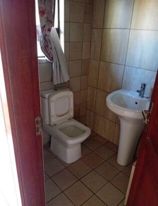 Arrenda-se este bela Moradia, tipo4 no bairro da costa do sol triunfo