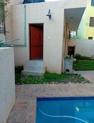 Arrenda-se está bela Moradia, tipo4 no bairro da costa do sol triunfo