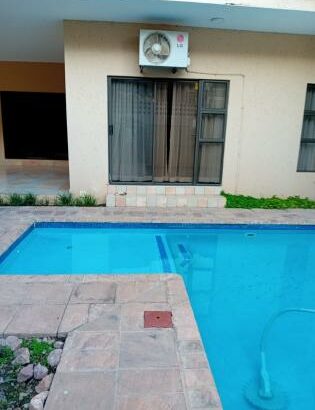 Arrenda-se este bela Moradia, tipo4 no bairro da costa do sol triunfo