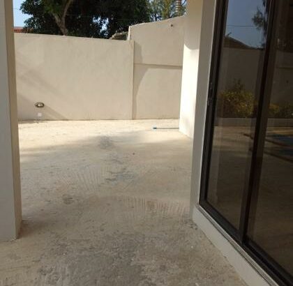 Vende-se Espaçosa Moradia T5 na rua da escola portuguesa e americana-Sommershild 2