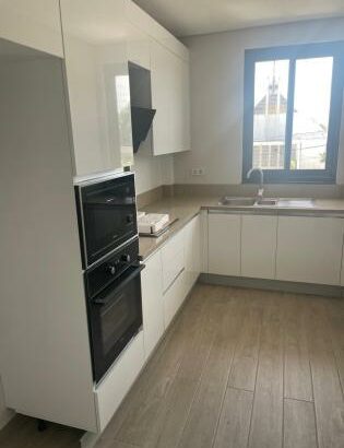 Arrenda se apartamento novo luxuoso tipo 2 num condomínio no bairro da sommerchielde avenida Kim I’ll sung
