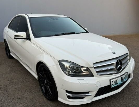 acaba de chegar Mercedes Benz