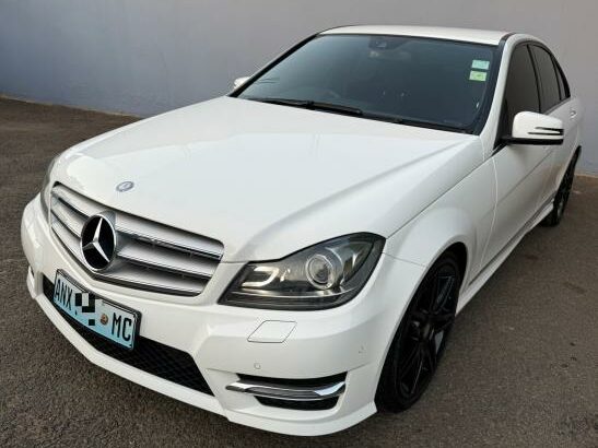 acaba de chegar Mercedes Benz