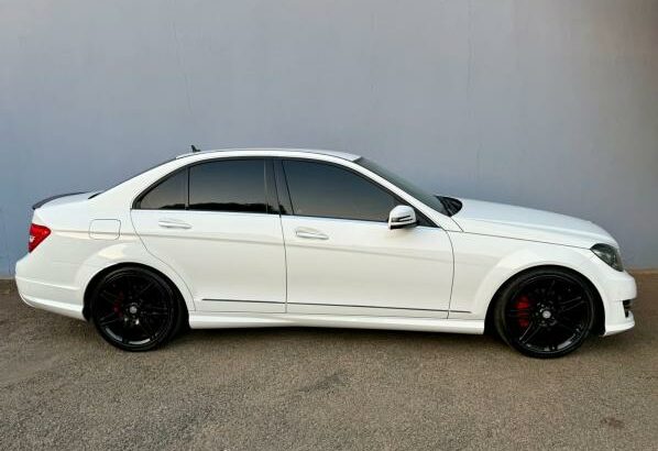 acaba de chegar Mercedes Benz