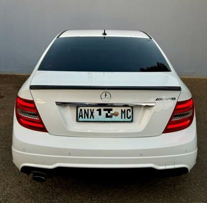 acaba de chegar Mercedes Benz