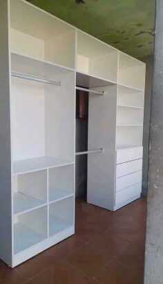 Carpintaria e Marcenaria fazemos RACK, PAINEL, RIPADO, ROUPEIROS, NICHOS, GARRAFEIRAS, ETC.