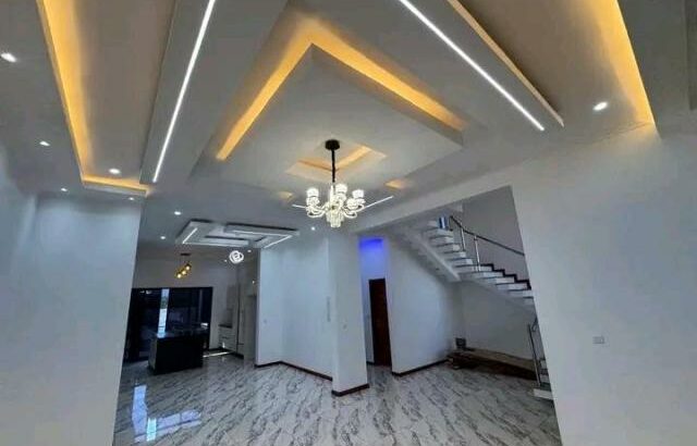 Vende-se Luxuosa Moradia duplex T4 em tchumene 1