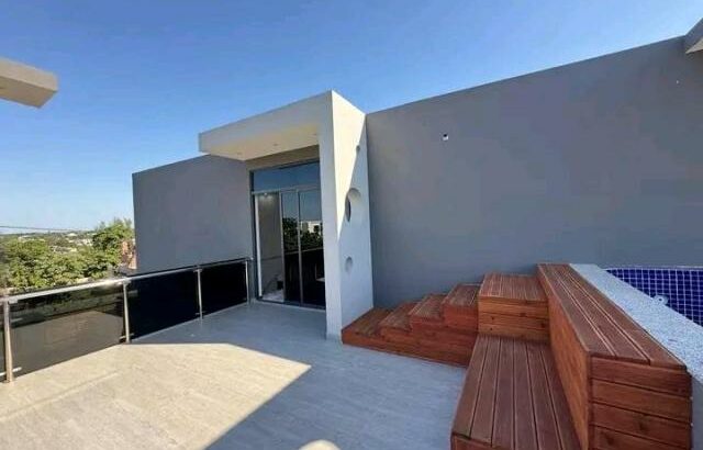 Vende-se Luxuosa Moradia duplex T4 em tchumene 1